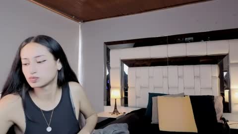 Snapshot of violetskinny chatting on June 2026 07:05:01 PM violetskinny online show from June 2026 07:05:01 PM