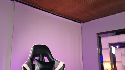 Snapshot of violetskinny chatting on June 2026 12:32:02 AM violetskinny online show from June 2026 12:32:02 AM