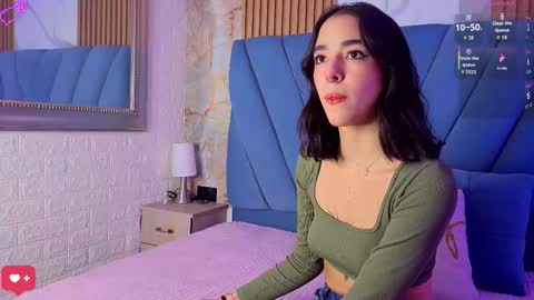 Snapshot of violett__golden chatting on September 2025 07:08:01 PM ViolettGolden online show from September 2025 07:08:01 PM