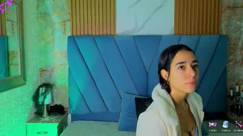 Snapshot of violett__golden chatting on October 2025 11:08:02 AM ViolettGolden online show from October 2025 11:08:02 AM