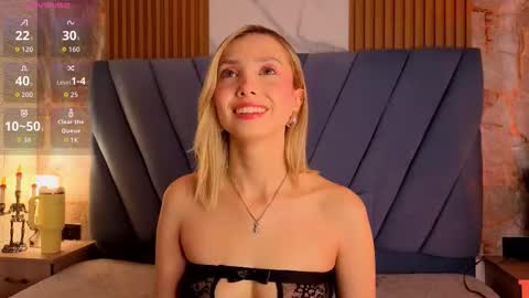 Snapshot of violett__golden chatting on October 2025 11:31:01 AM ViolettGolden online show from October 2025 11:31:01 AM