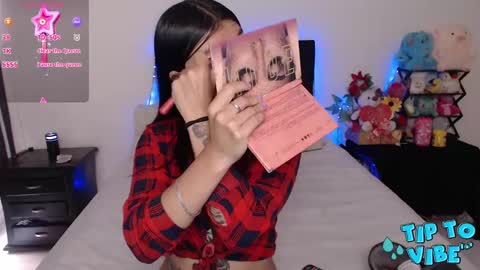 Snapshot of violett_flowers chatting on February 2025 07:13:01 PM violeta  online show from February 2025 07:13:01 PM