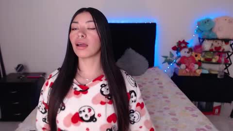 Snapshot of violett_flowers chatting on March 2025 10:53:01 PM violeta  online show from March 2025 10:53:01 PM
