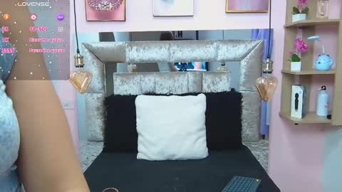 Violeta froz online show from January 2025 05:00:01 PM