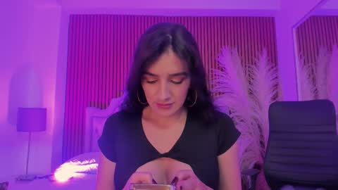 Snapshot of violett_hott_ chatting on February 2026 12:37:02 PM violett_hott_ online show from February 2026 12:37:02 PM