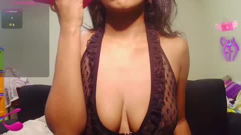 Snapshot of violett_lara chatting on January 2025 02:36:01 AM violett online show from January 2025 02:36:01 AM