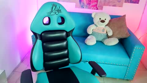 Snapshot of violetta_m_ chatting on July 2026 06:01:02 PM Violeta online show from July 2026 06:01:02 PM