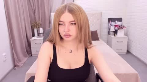 Snapshot of violettaotis chatting on December 2024 11:40:01 AM ViolettaOtis online show from December 2024 11:40:01 AM