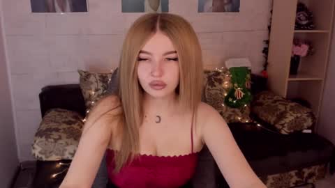 Snapshot of violettaotis chatting on December 2024 11:34:02 AM ViolettaOtis online show from December 2024 11:34:02 AM