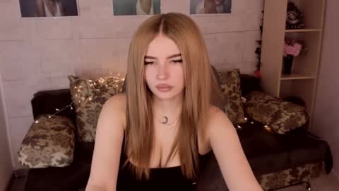 Snapshot of violettaotis chatting on December 2024 11:57:02 AM ViolettaOtis online show from December 2024 11:57:02 AM
