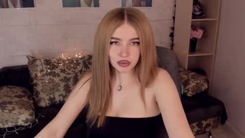 Snapshot of violettaotis chatting on December 2024 11:41:02 AM ViolettaOtis online show from December 2024 11:41:02 AM