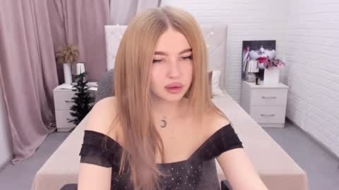 Snapshot of violettaotis chatting on January 2025 11:33:01 AM ViolettaOtis online show from January 2025 11:33:01 AM