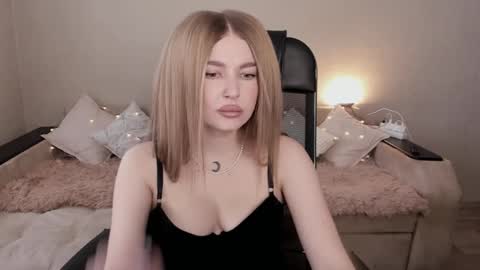 Snapshot of violettaotis chatting on February 2025 11:28:02 AM ViolettaOtis online show from February 2025 11:28:02 AM