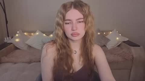 Snapshot of violettaotis chatting on May 2026 03:29:01 PM ViolettaOtis online show from May 2026 03:29:01 PM