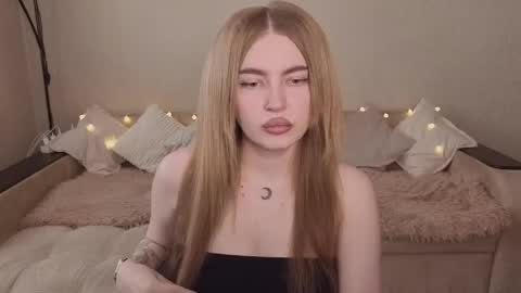 Snapshot of violettaotis chatting on May 2026 12:46:02 PM ViolettaOtis online show from May 2026 12:46:02 PM