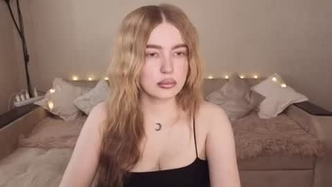 Snapshot of violettaotis chatting on June 2026 12:51:02 PM ViolettaOtis online show from June 2026 12:51:02 PM