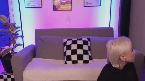 Violet online show from November 2025 12:00:01 AM