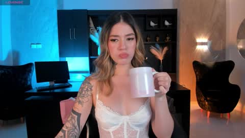Violett  online show from October 2025 06:25:02 PM