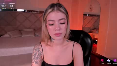 Violett  online show from November 2025 07:57:01 PM