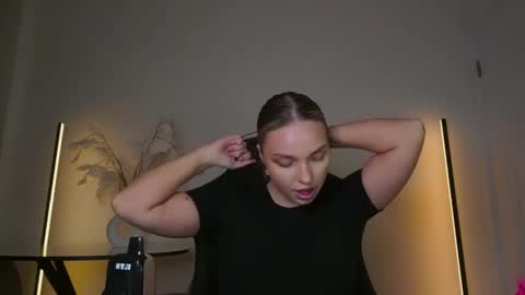 Violla online show from November 2025 05:40:02 AM