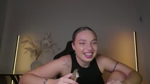 Violla online show from November 2025 08:06:02 AM