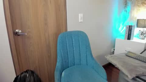 VIOLLET online show from November 2025 12:57:02 AM