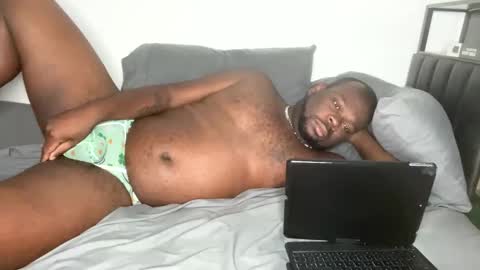 Snapshot of virgoincredible25 chatting on November 2025 01:11:02 PM Elle Hood online show from November 2025 01:11:02 PM