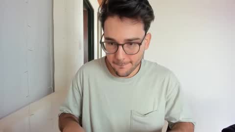 Vito Ferrer online show from December 2025 02:12:02 PM