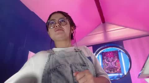 Snapshot of vitoria23_ chatting on June 2026 01:47:01 PM victoria 3 online show from June 2026 01:47:01 PM