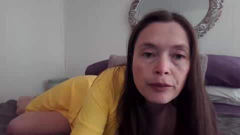 Snapshot of vivi_bee chatting on December 2024 02:27:01 PM vivian online show from December 2024 02:27:01 PM