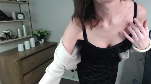 Vivian online show from December 2024 08:24:01 AM