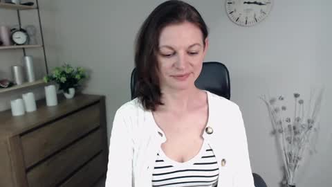 Vivian online show from January 2025 05:51:02 PM