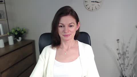 Vivian online show from January 2025 09:46:01 AM