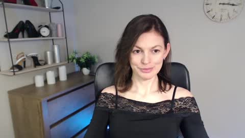 Vivian online show from February 2025 10:15:01 AM