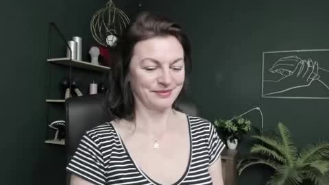 Snapshot of vivian_dream chatting on May 2026 06:42:01 AM Vivian online show from May 2026 06:42:01 AM