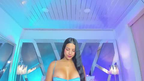 Vivian Monroe online show from September 2025 01:33:01 PM