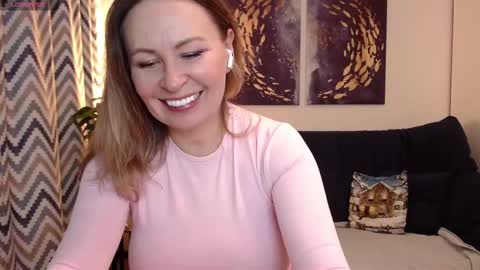 Vivian online show from February 2025 06:04:02 PM