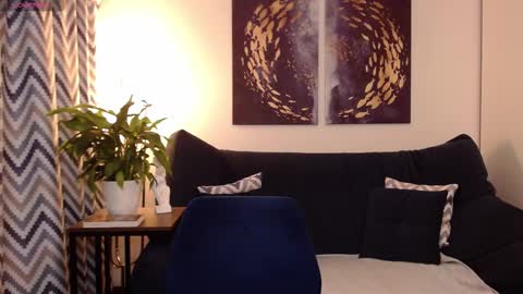 Vivian online show from September 2025 04:39:02 PM