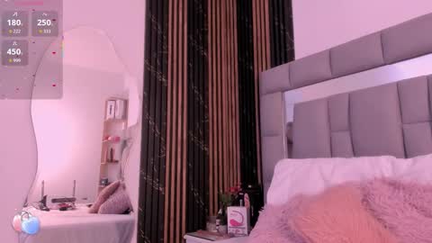 Snapshot of vivianne_scott chatting on November 2025 12:05:02 PM Vivi online show from November 2025 12:05:02 PM