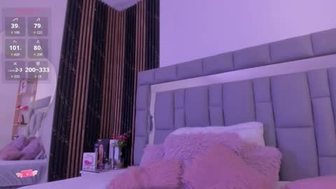 Snapshot of vivianne_scott chatting on November 2025 12:05:02 PM Vivi online show from November 2025 12:05:02 PM