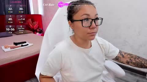 Snapshot of vivien_montclair chatting on June 2026 11:50:02 PM Vivien online show from June 2026 11:50:02 PM