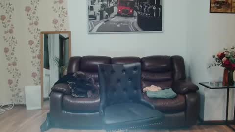 Snapshot of vivienne17 chatting on February 2025 07:19:02 PM vivienne online show from February 2025 07:19:02 PM