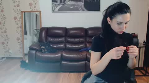 Snapshot of vivienne17 chatting on March 2025 06:47:02 PM vivienne online show from March 2025 06:47:02 PM