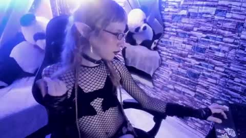 Snapshot of vivienne_hadid chatting on July 2026 07:50:01 PM vivienne hadid online show from July 2026 07:50:01 PM