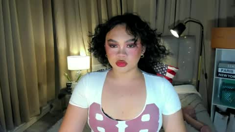 Snapshot of vivienne_monroe chatting on June 2026 09:55:02 AM vivienne_monroe online show from June 2026 09:55:02 AM