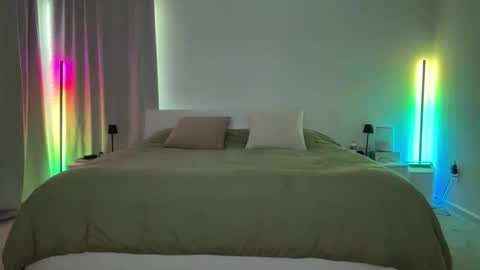 vivienne online online show from November 2025 05:23:01 PM