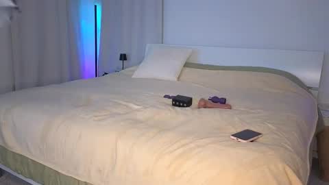 vivienne online online show from November 2025 02:54:01 AM