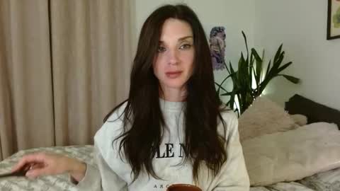 Snapshot of vivienne_rose chatting on November 2025 04:00:01 AM Lillian Rose online show from November 2025 04:00:01 AM