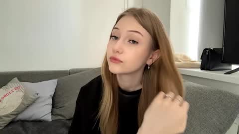 Kristy online show from April 2026 01:39:02 PM