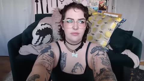 Snapshot of vixinvvitch chatting on October 2025 04:02:01 PM VIXIN online show from October 2025 04:02:01 PM